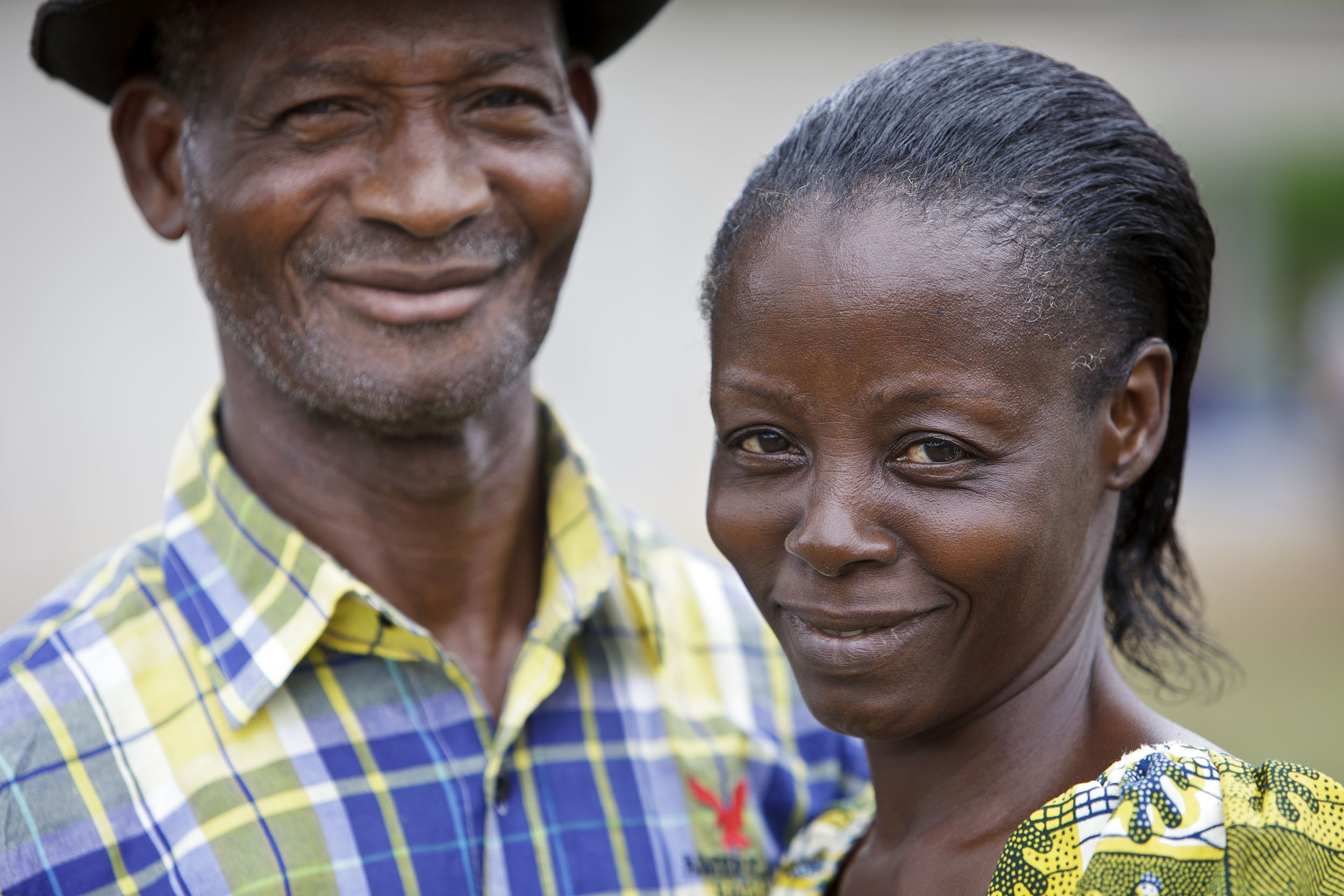 Photo de portrait d'un couple de planteur de café en Côte d'Ivoire. Portrait photographique réalisé pour Nescafé®.