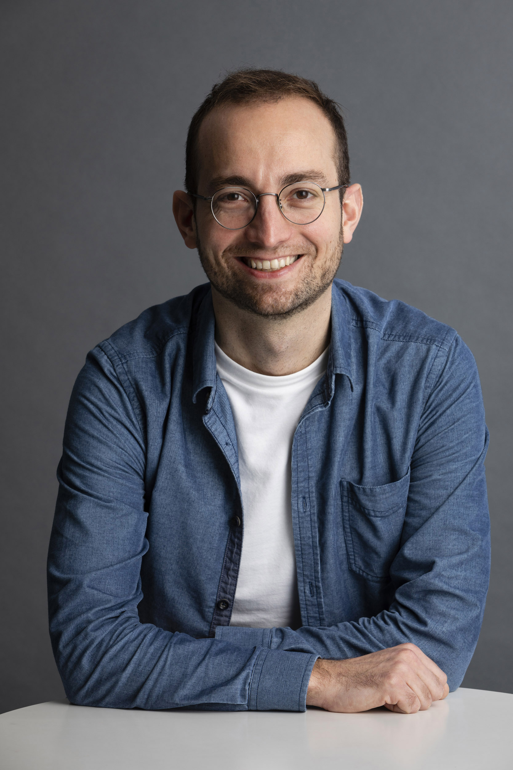 Portrait corporate d'un homme décontracté