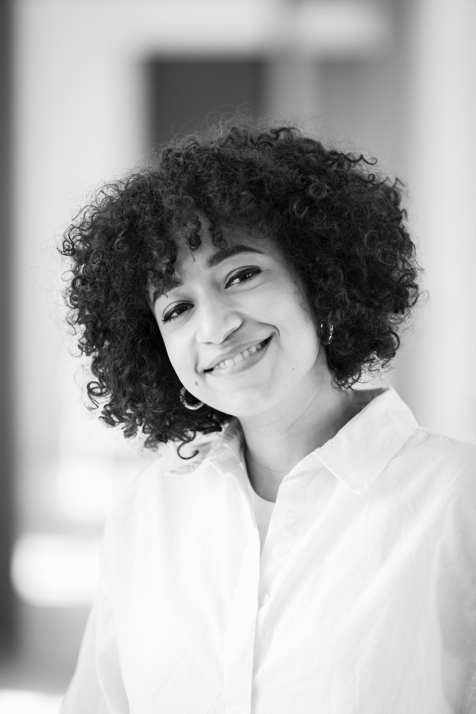 Portrait corporate noir et blanc en lumière naturelle